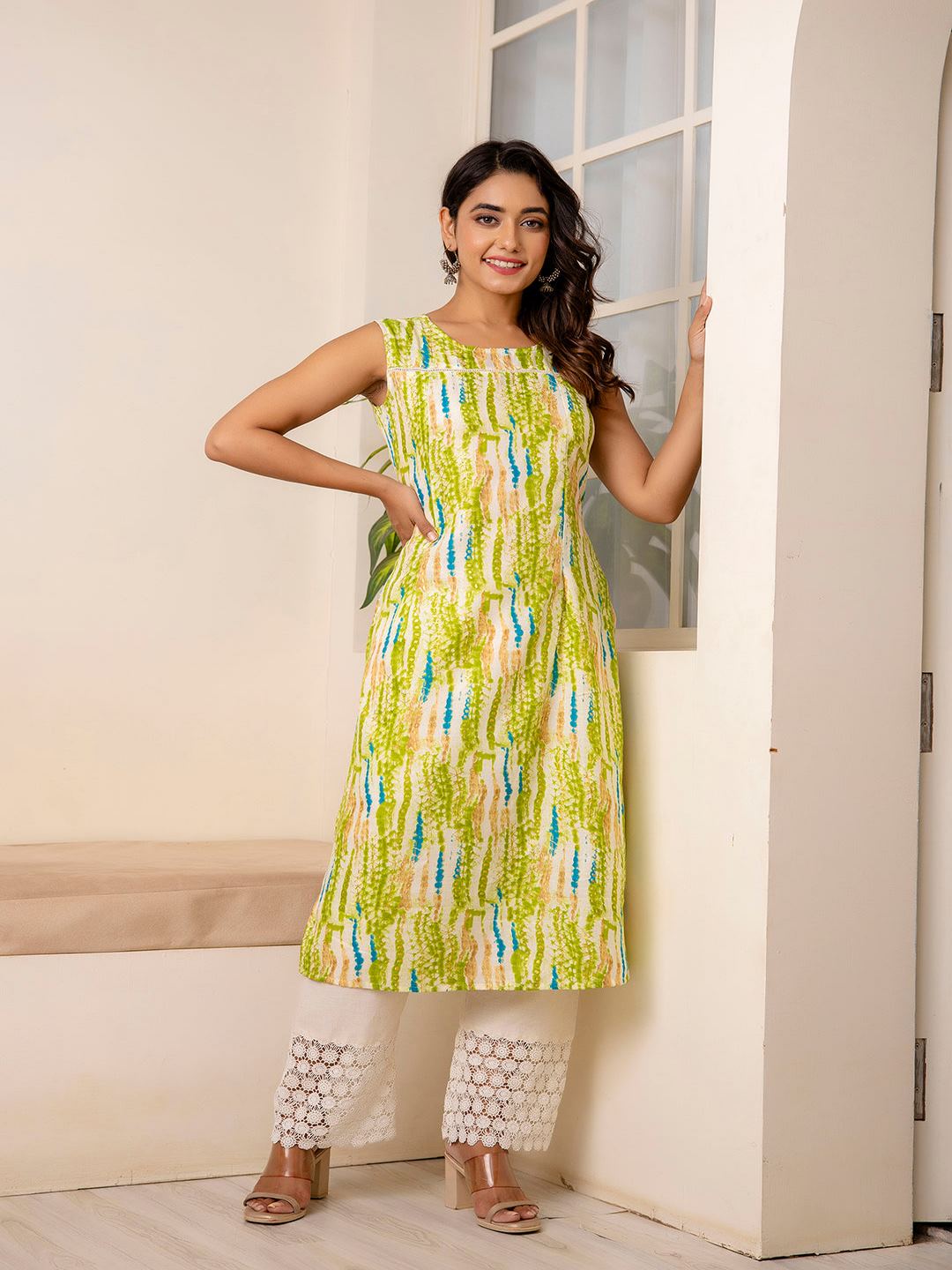 Green Printed Straight Sleeveless Kurta