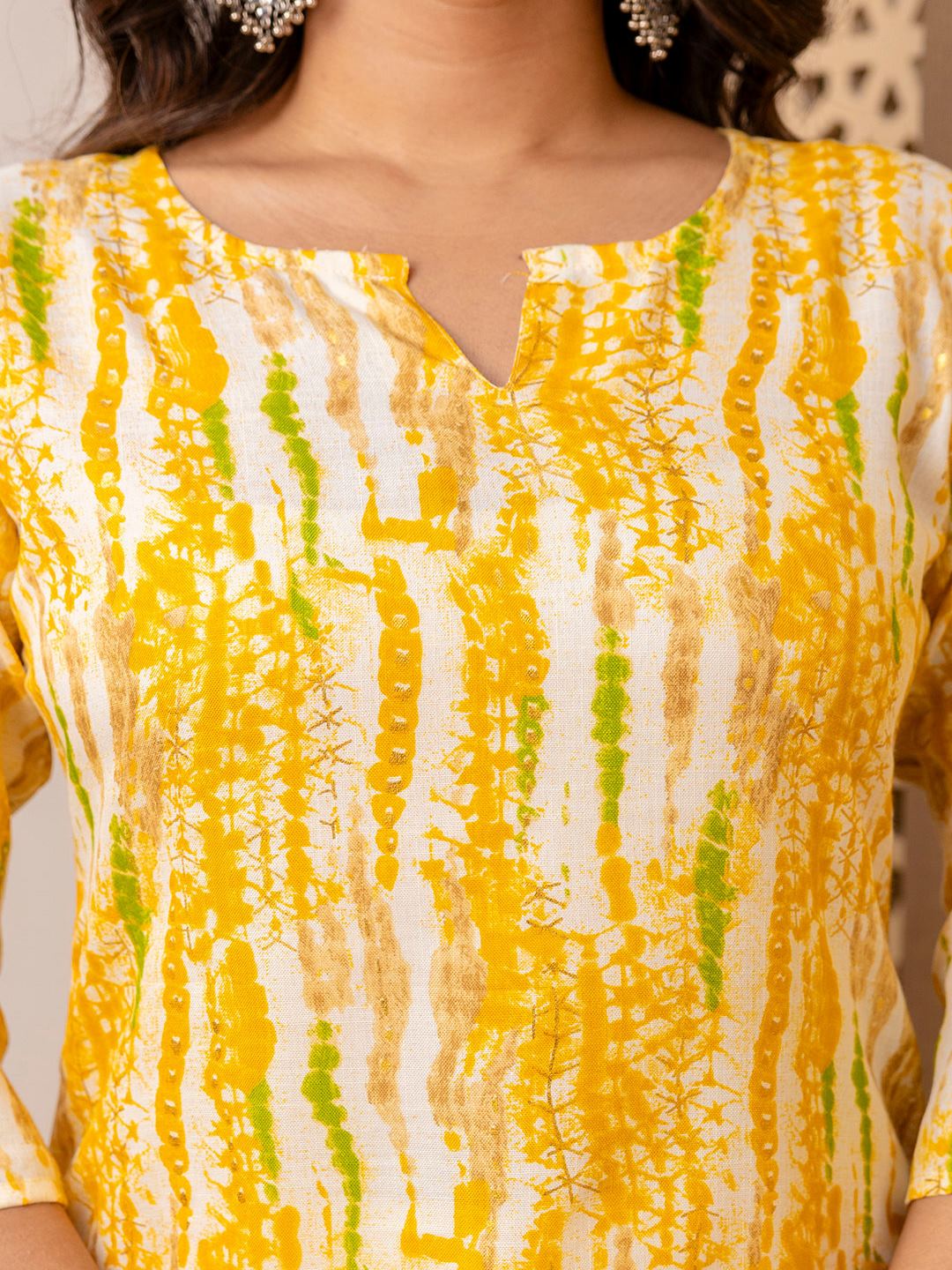Yellow Printed Straight Kurta With Three Quarter Sleeves
