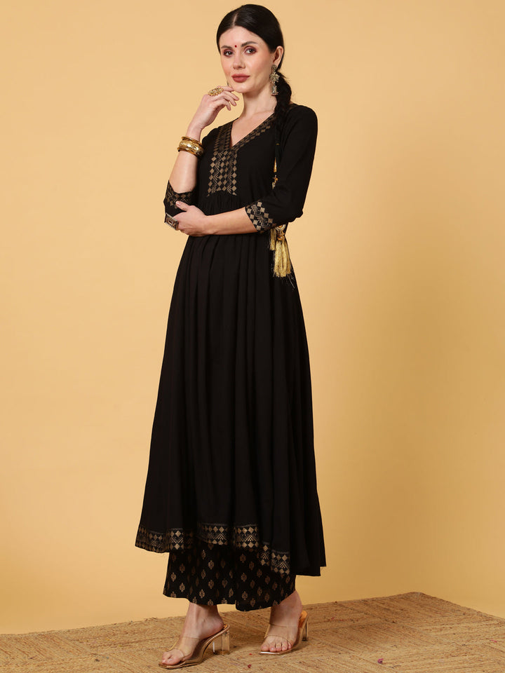 Rayon  Calf Length Solid Flared 3/4 Sleeves V-Neck Kurta Bottom Dupatta Set