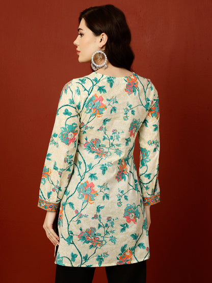 Short Length Straight 3/4 Sleeves V Top