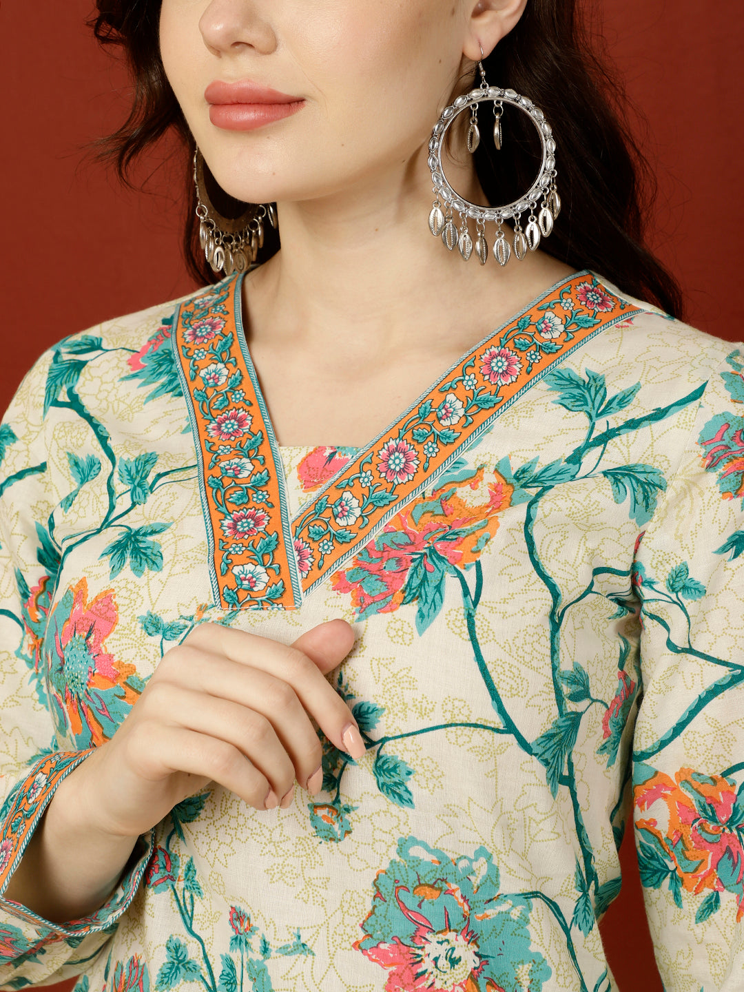 Short Length Straight 3/4 Sleeves V Top