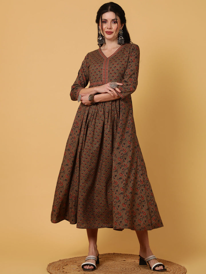 Rayon  Calf Length Printed Flared 3/4 Sleeves V-Neck Kurta