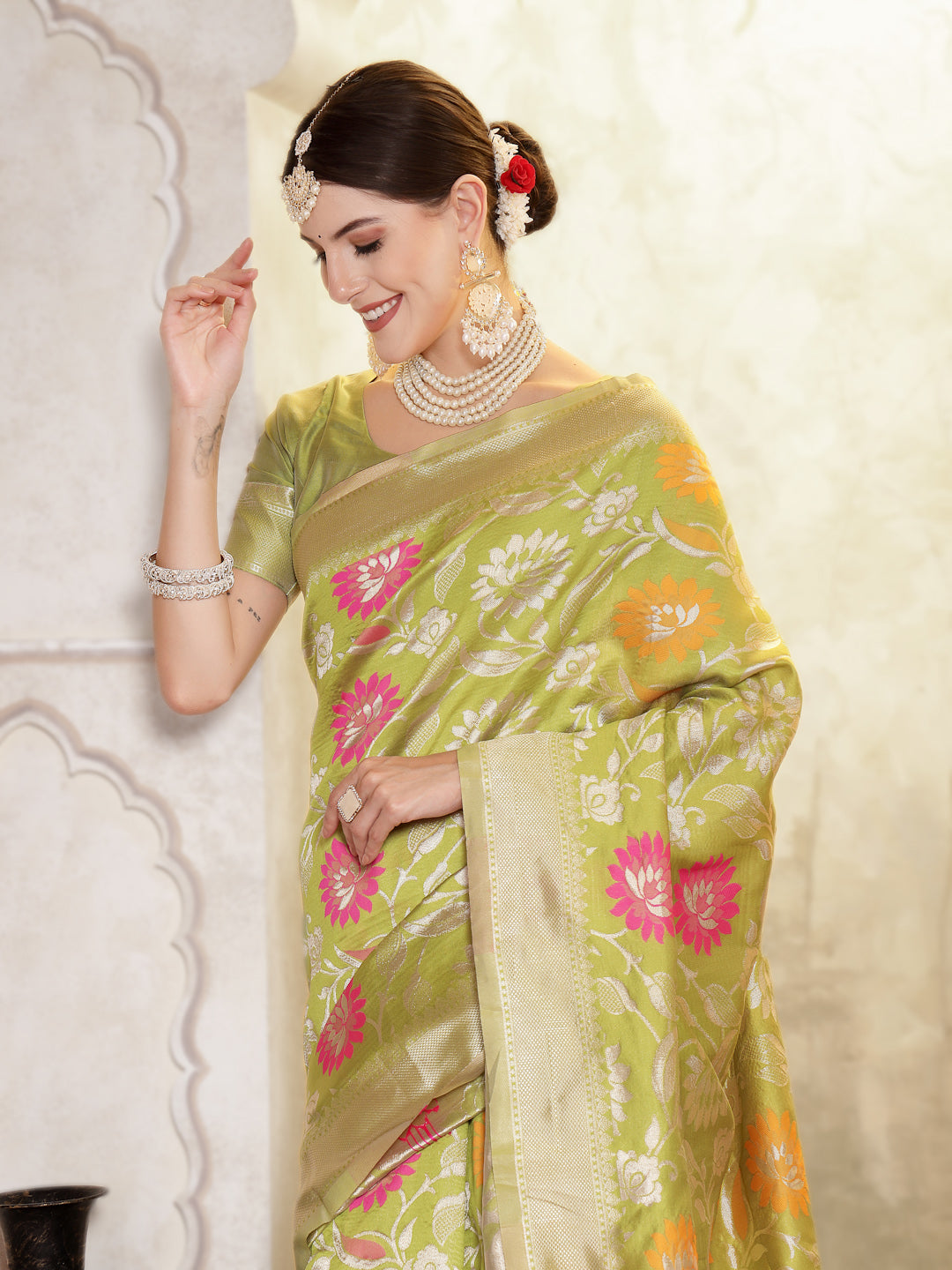 Mehndi Green Paisley Woven Zari Border Silk Saree
