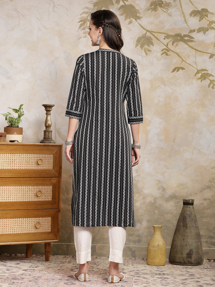 Self Designed Cotton Blend Straight Kurta