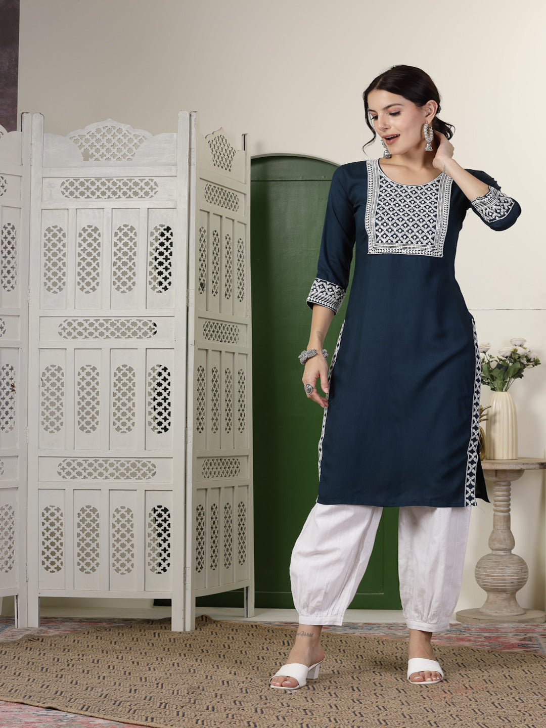 Teal Solid &amp; Embroidered Rayon Straight Kurta
