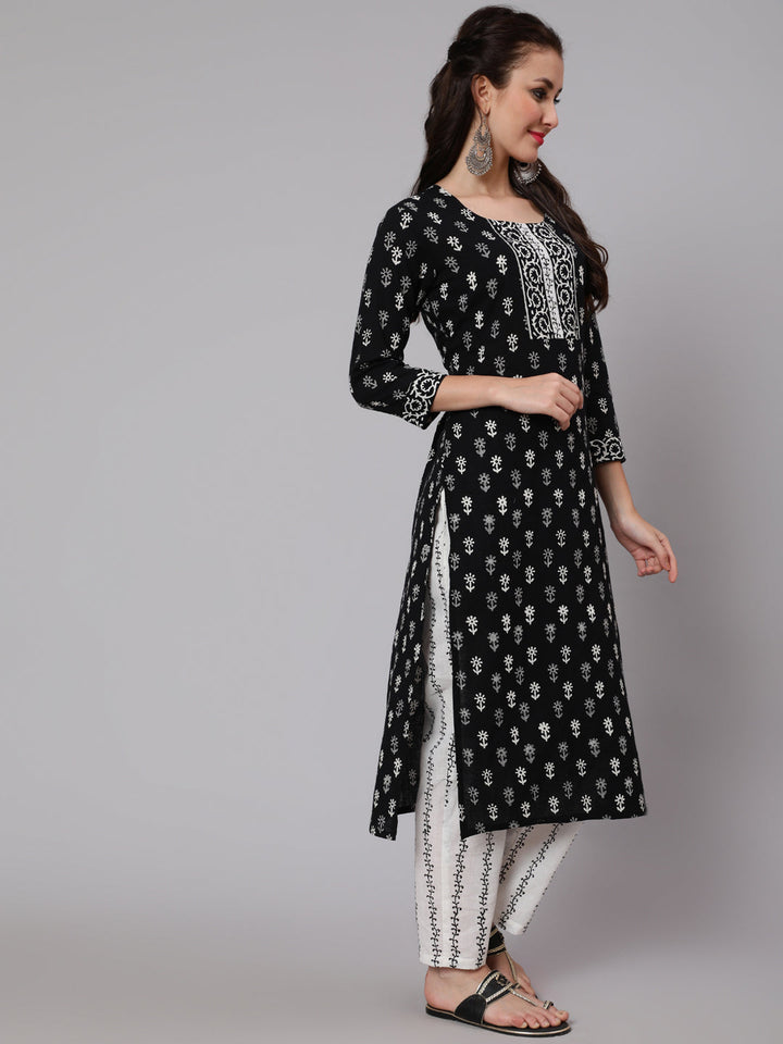 Printed Cotton Calf Length straight 3/4 Sleeve Round Neck Printed Kurta, Pants With Dupatta Set