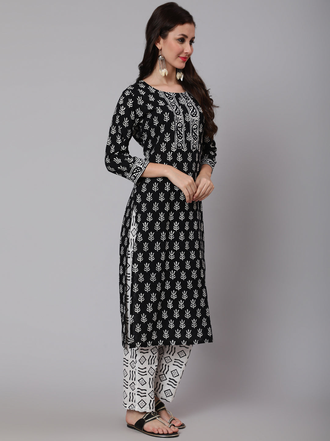 Printed Cotton Calf Length straight 3/4 Sleeve Round Neck Printed Kurta, Pants With Dupatta Set