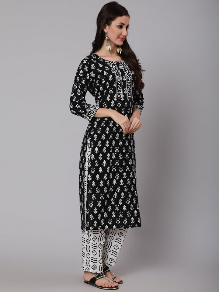 Printed Cotton Calf Length straight 3/4 Sleeve Round Neck Printed Kurta, Pants With Dupatta Set