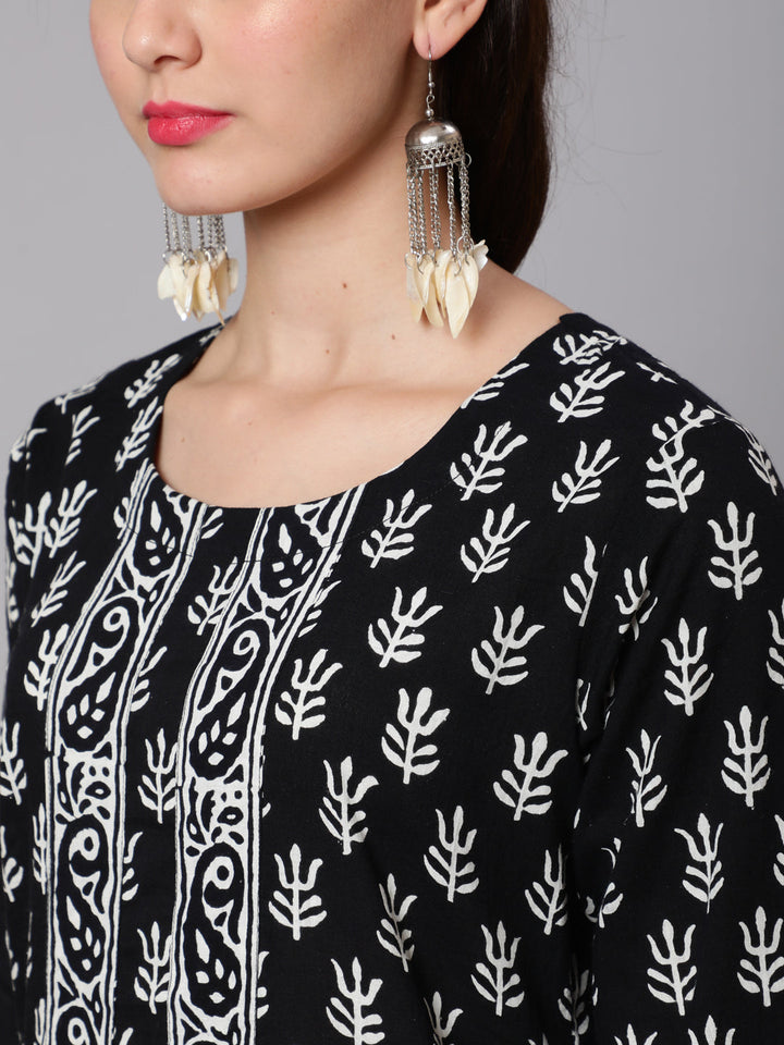 Printed Cotton Calf Length straight 3/4 Sleeve Round Neck Printed Kurta, Pants With Dupatta Set