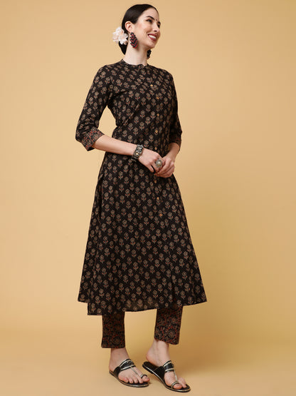 Cotton Calf Length Printed Straight 3/4 Sleeves Collar Kurta Bottom Set