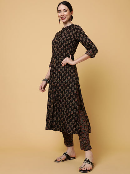 Cotton Calf Length Printed Straight 3/4 Sleeves Collar Kurta Bottom Set