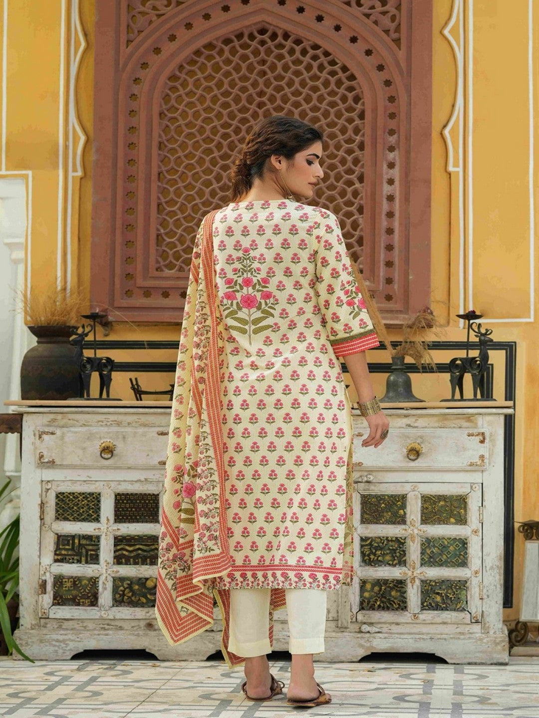 Ivory Ethnic Motif Printed Rayon Kurta Pants & Dupatta Set.