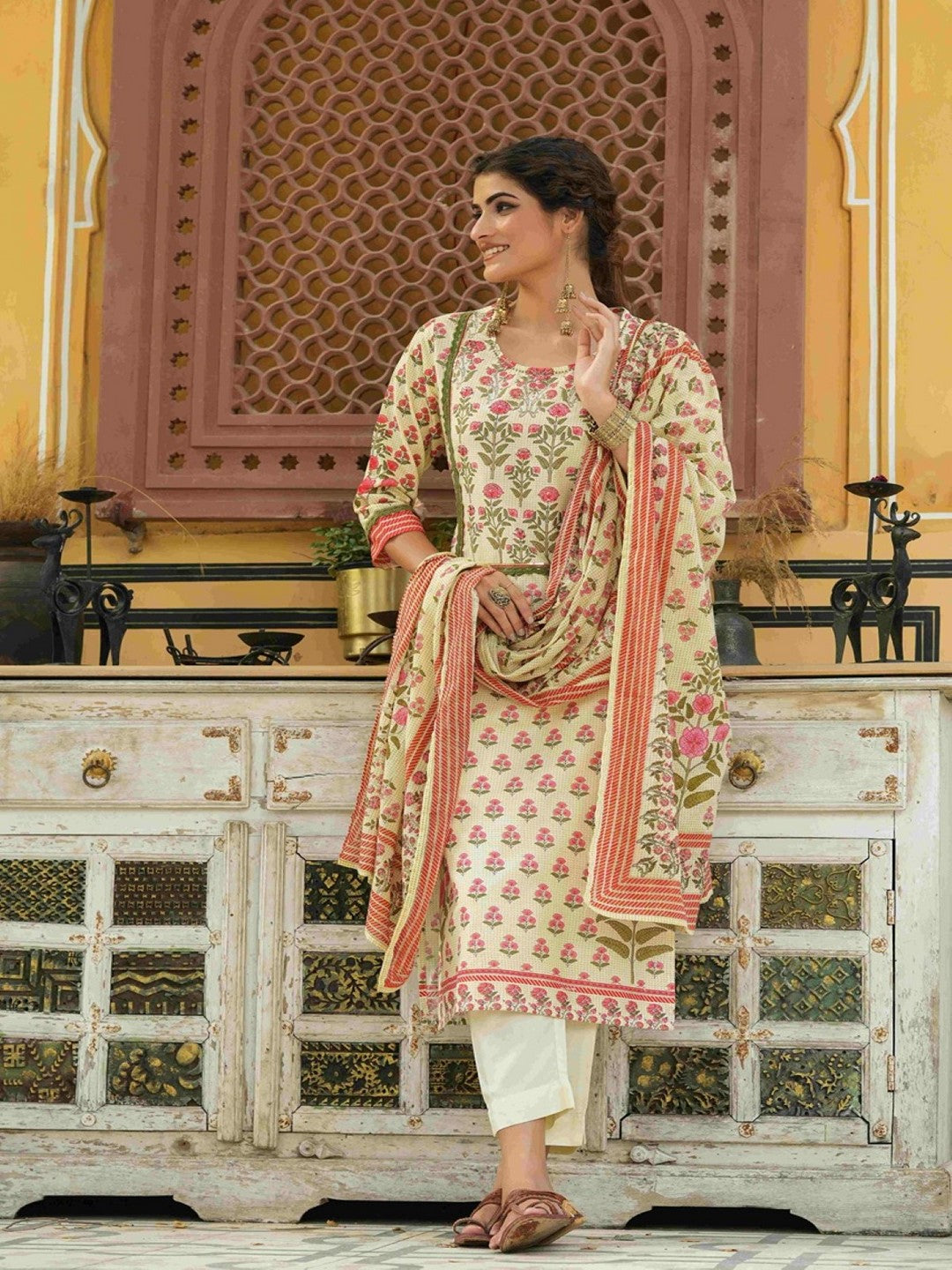 Ivory Ethnic Motif Printed Rayon Kurta Pants & Dupatta Set.