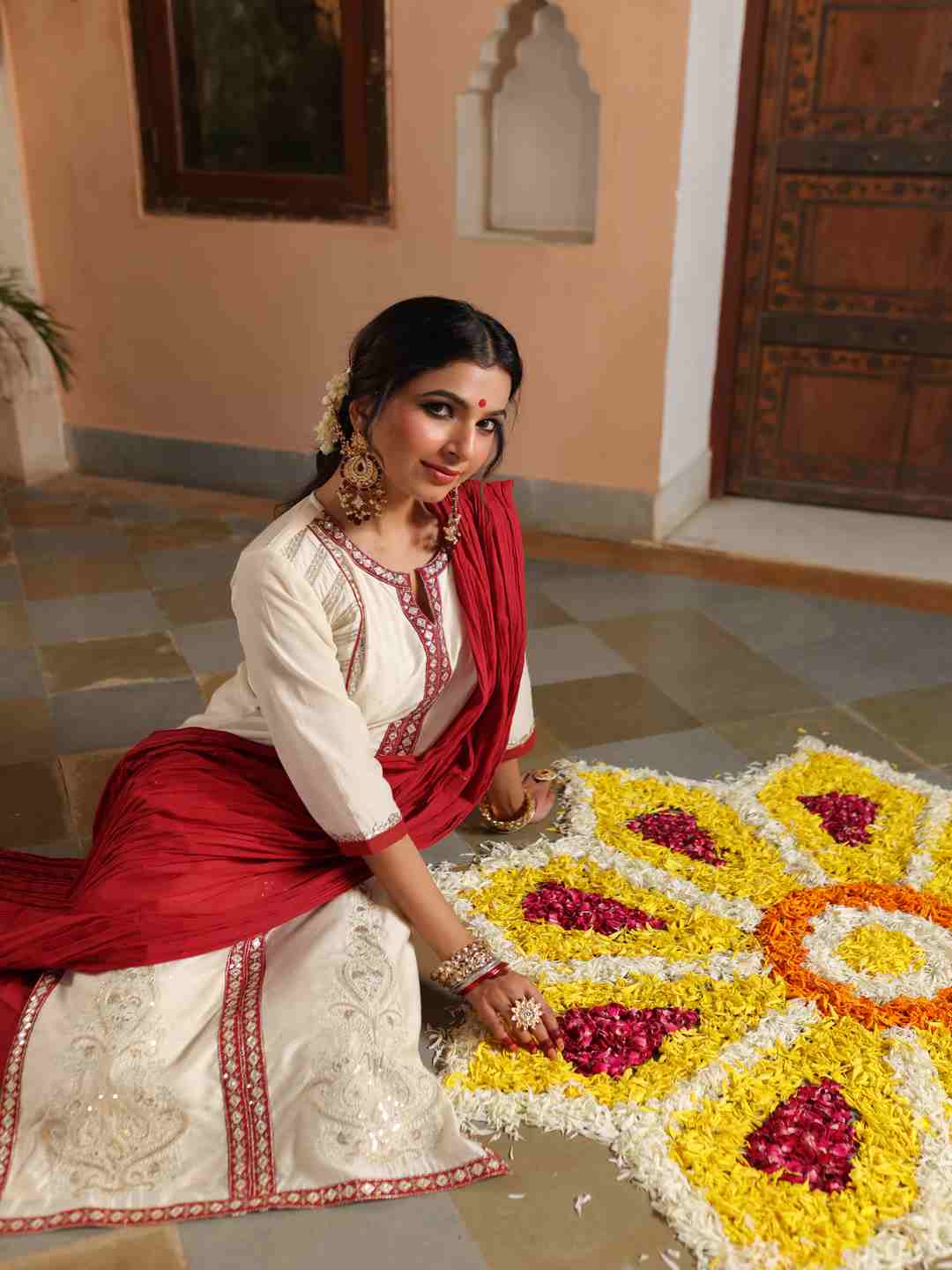 Ivory Chanderi Embroidered Kurta, Pants & Dupatta Set