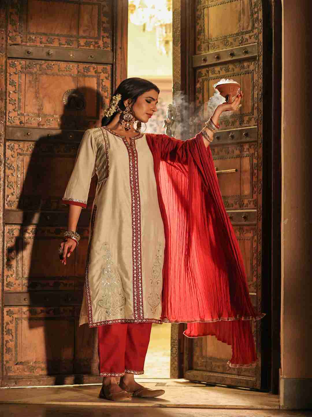 Ivory Chanderi Embroidered Kurta, Pants & Dupatta Set