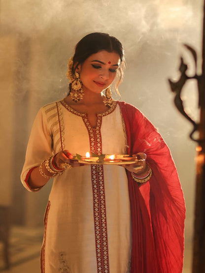 Ivory Chanderi Embroidered Kurta, Pants & Dupatta Set