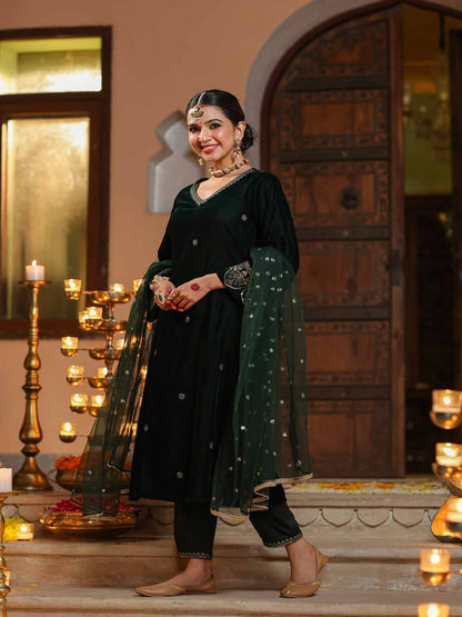 Bottle Green Velvet Embroidered Kurta, Pants & Dupatta Set