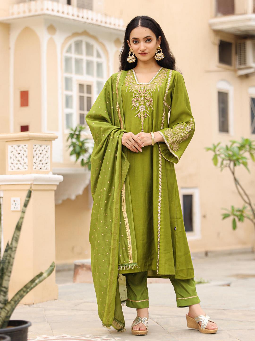 The Swarn Mehndi Green Thread Embroidered Viscose Kurta Pant And Dupatta With Mirror & Zari Work