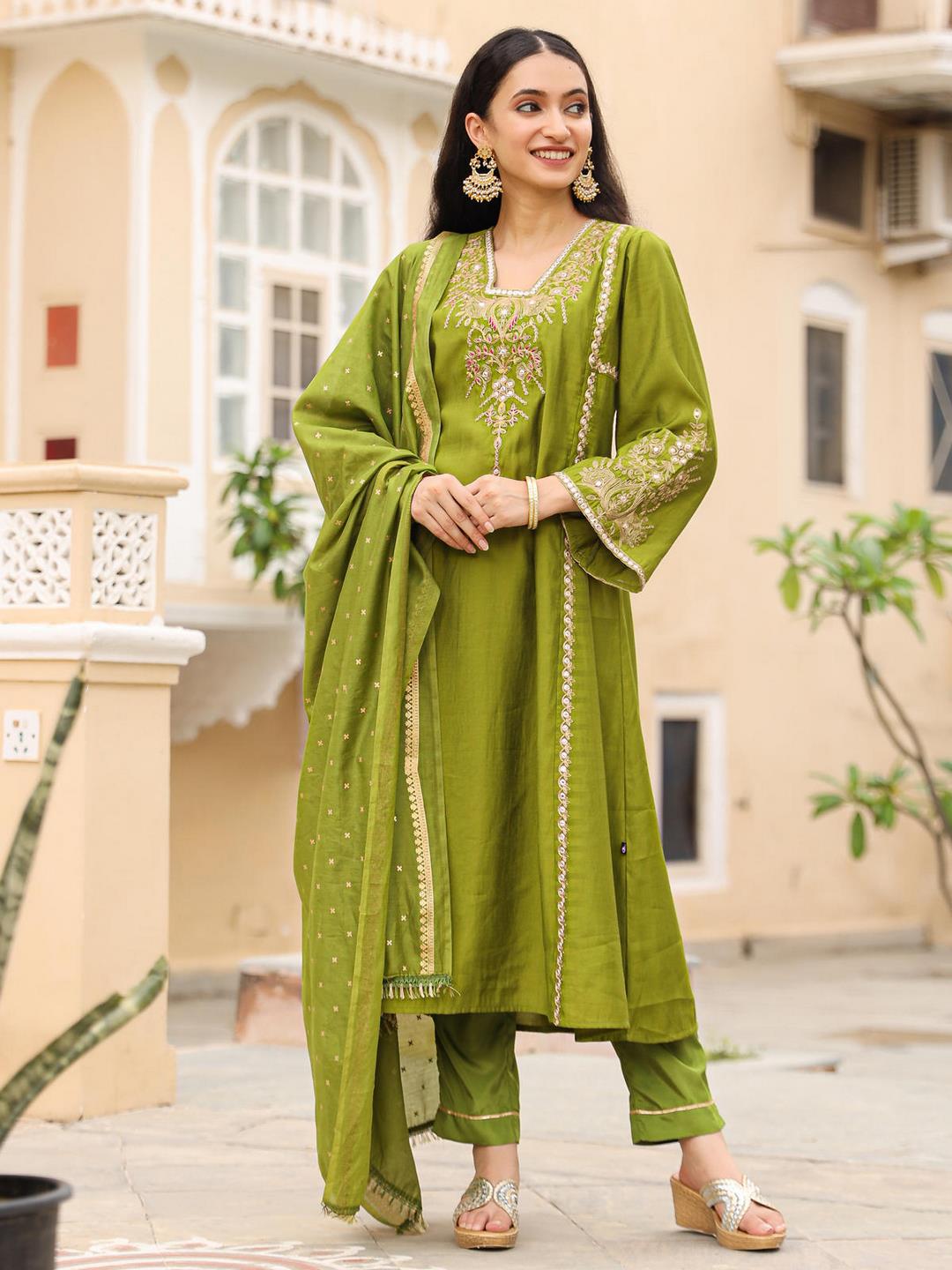The Swarn Mehndi Green Thread Embroidered Viscose Kurta Pant And Dupatta With Mirror & Zari Work