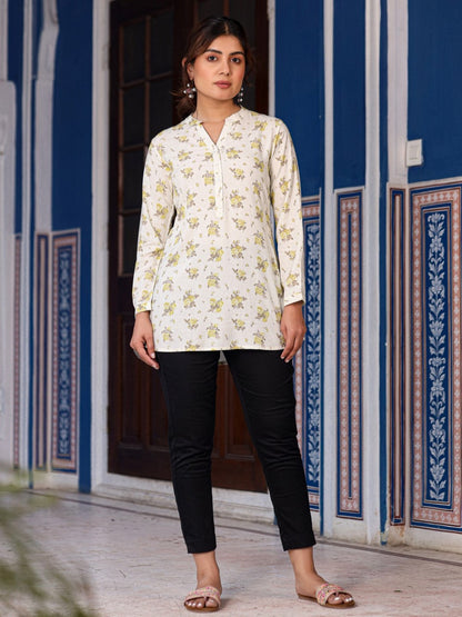 Pista Green Floral Printed Tunic In Rayon