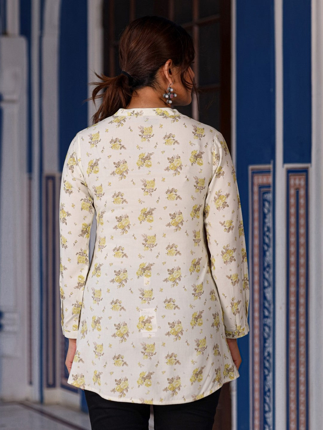 Pista Green Floral Printed Tunic In Rayon