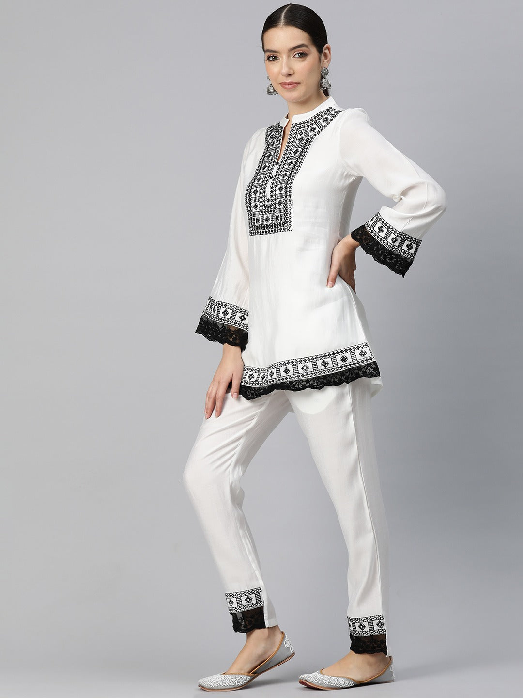 Embroidered Kurta & Trouser (White)