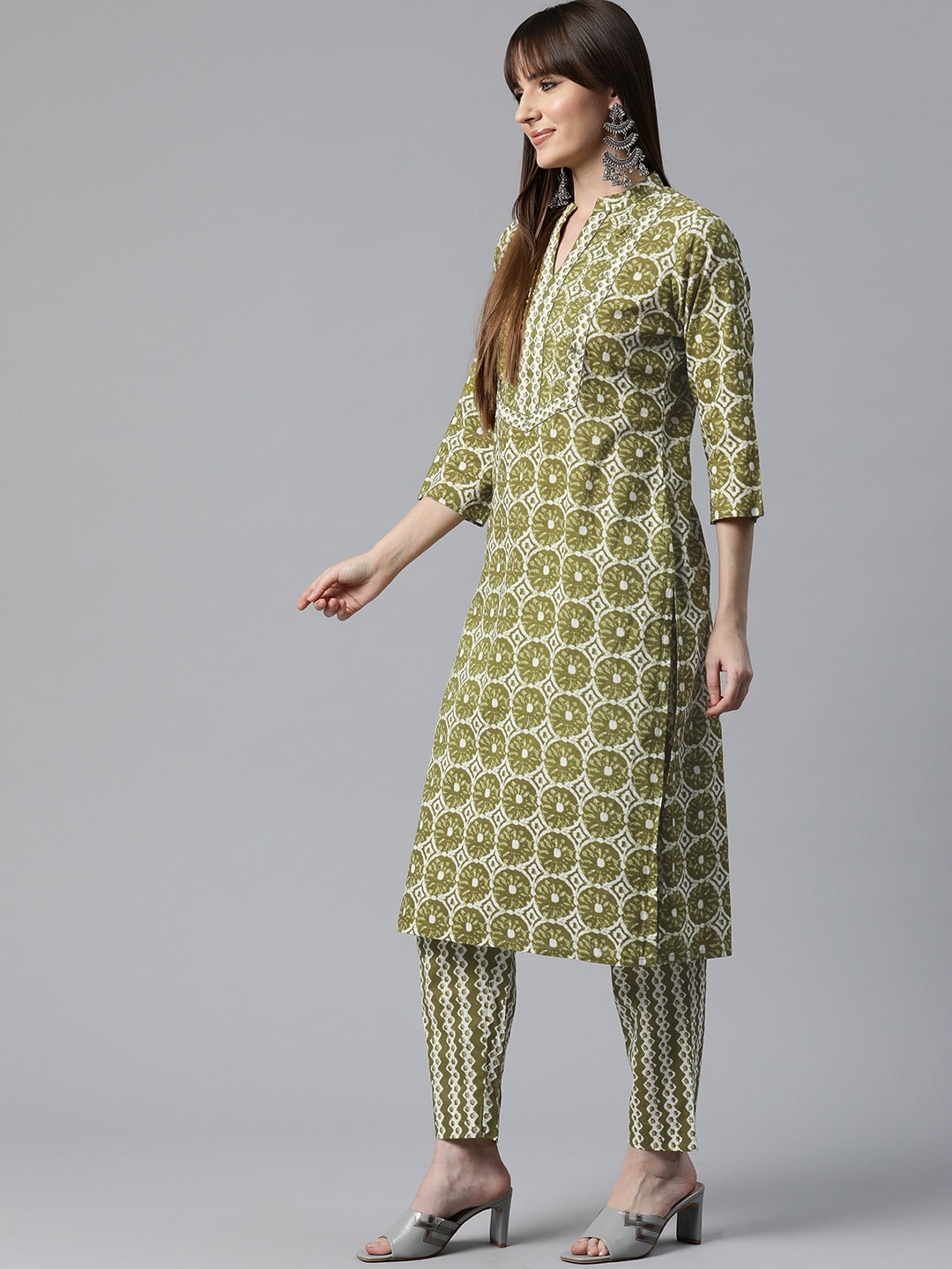 Straight Style Cotton Fabric Green  Color Floral Printed Kurti With Palazzo And Dupatta