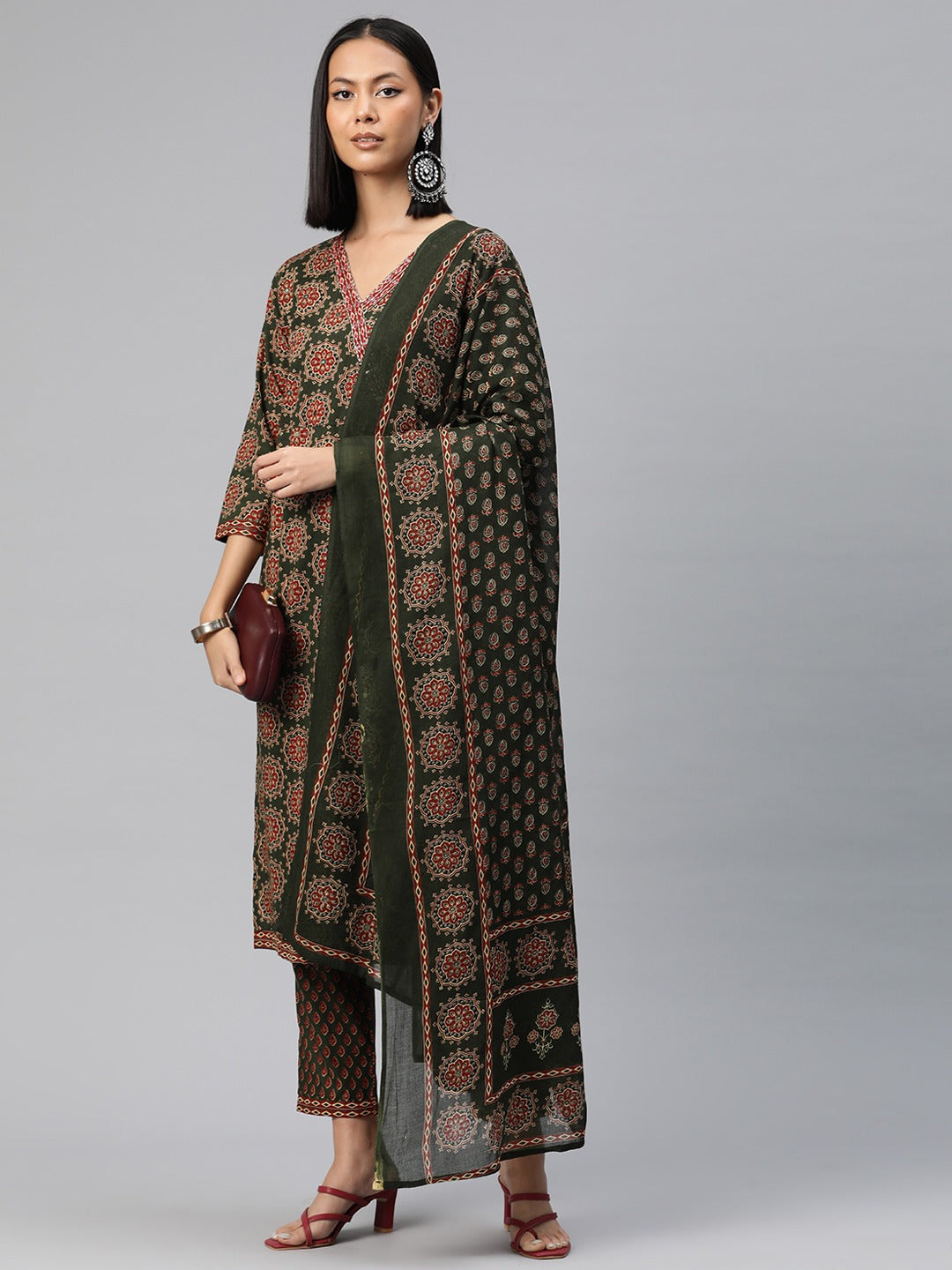Straight Style Cotton Fabric Green Color Floral Printed Kurti With Palazzo And Dupatta With Thread Work