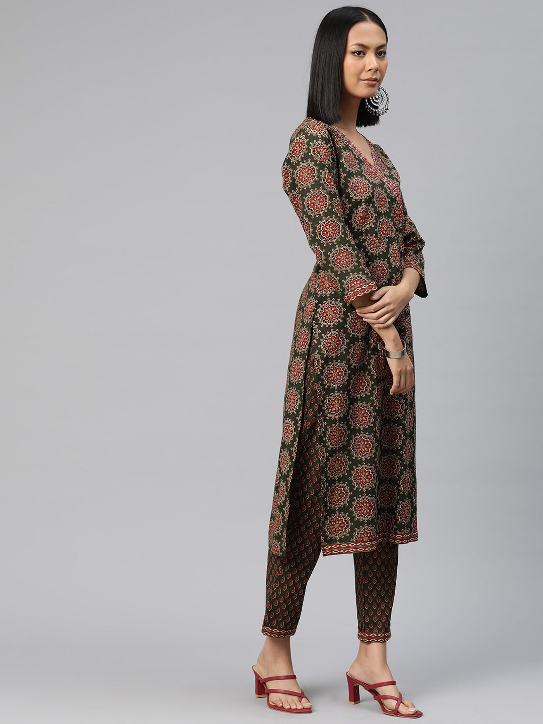 Straight Style Cotton Fabric Green Color Floral Printed Kurti With Palazzo And Dupatta With Thread Work