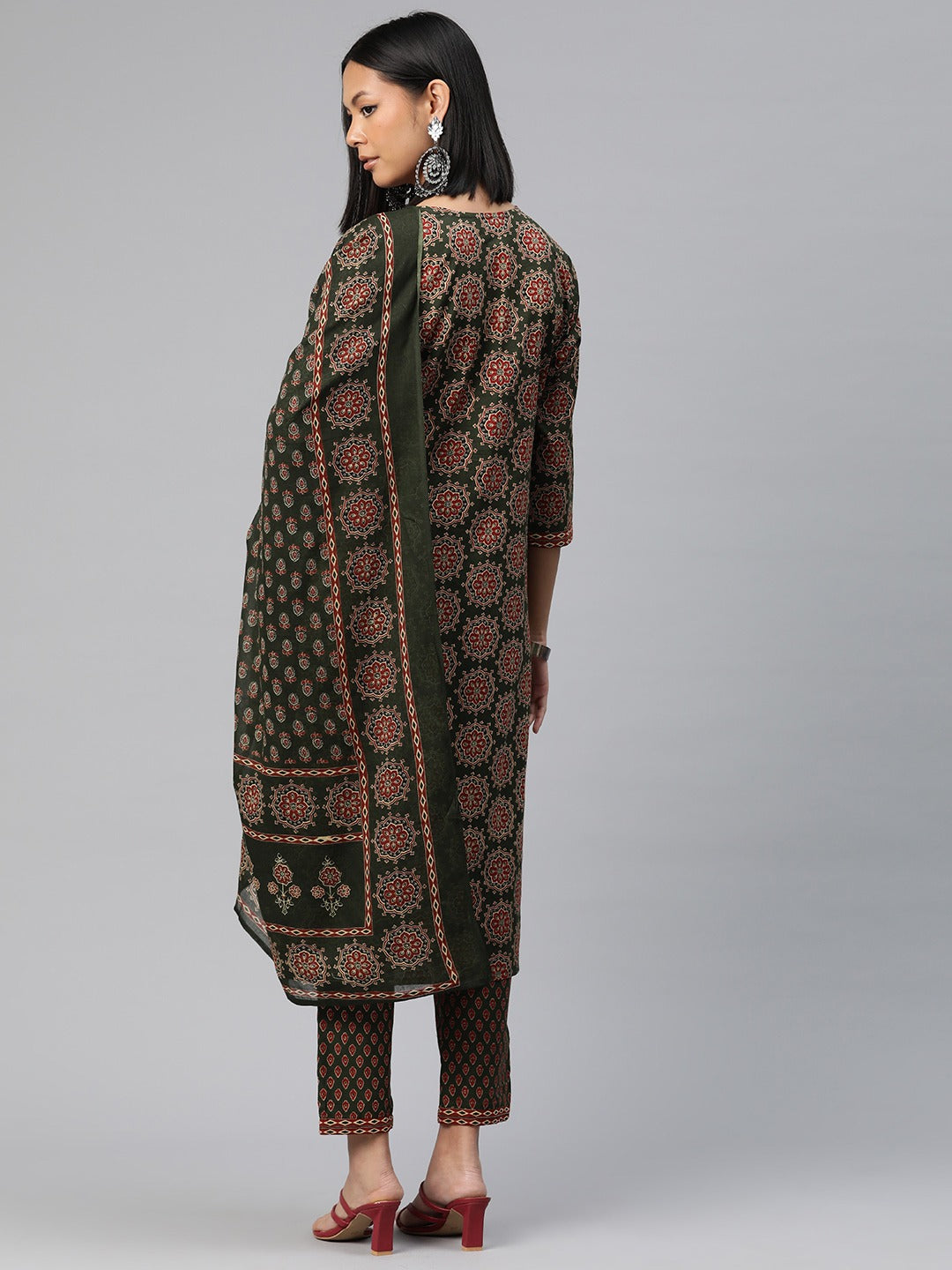 Straight Style Cotton Fabric Green Color Floral Printed Kurti With Palazzo And Dupatta With Thread Work