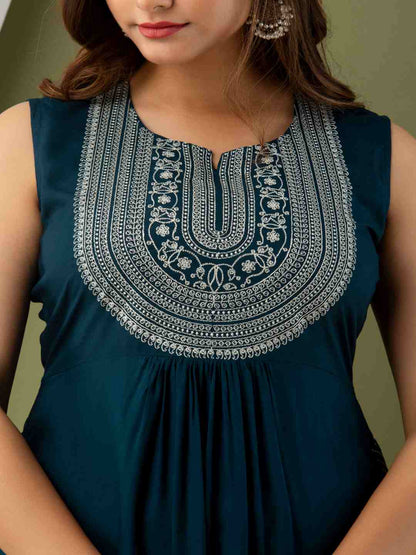 Solid Embroidered Sleeveless Straight Calf Length Kurta