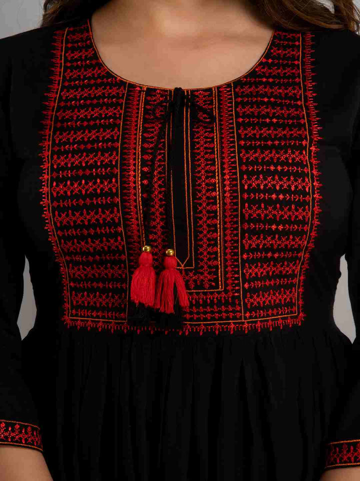Embroidered Flared Round Neck 3/4 Sleeve Calf Length Viscose Rayon Kurta