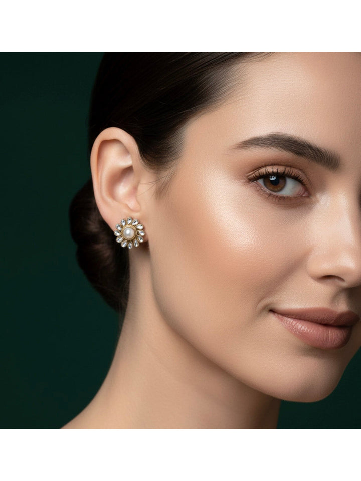 Women Gold &amp; Pearl Studded Earing