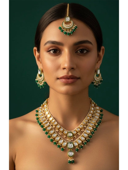 Women Emerald Kundan Necklace With Earrings & Mang Tika