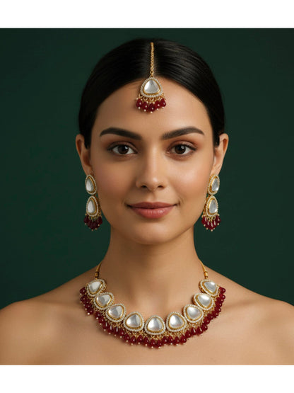 Women Kundan Necklace With Earrings & Mang Tika