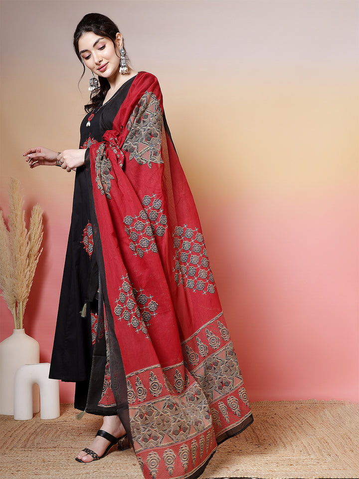 Rayon Calf Length Solid 3/4 Sleeves V-Neck Flared Kurta Suit Set