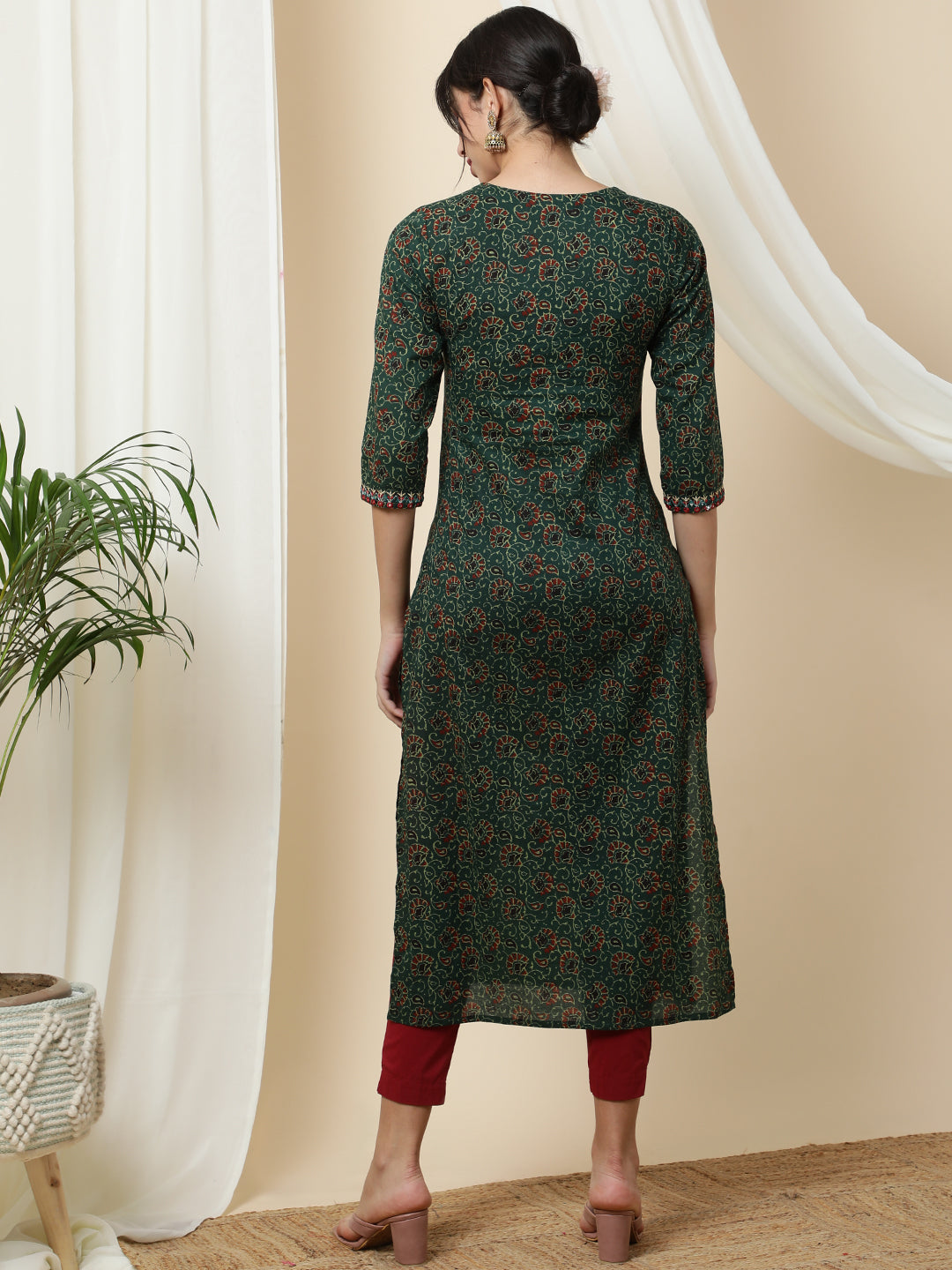 Cotton  Calf Length Printed Straight 3/4 Sleeves Round Kurta