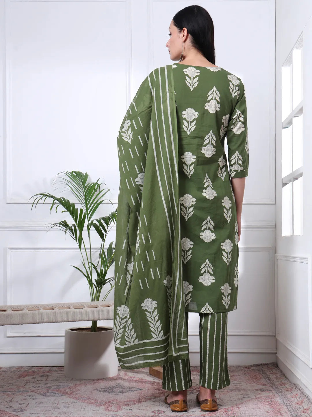 Green Pure Cotton Floral Thread Work Kurta Dupatta Pant Set