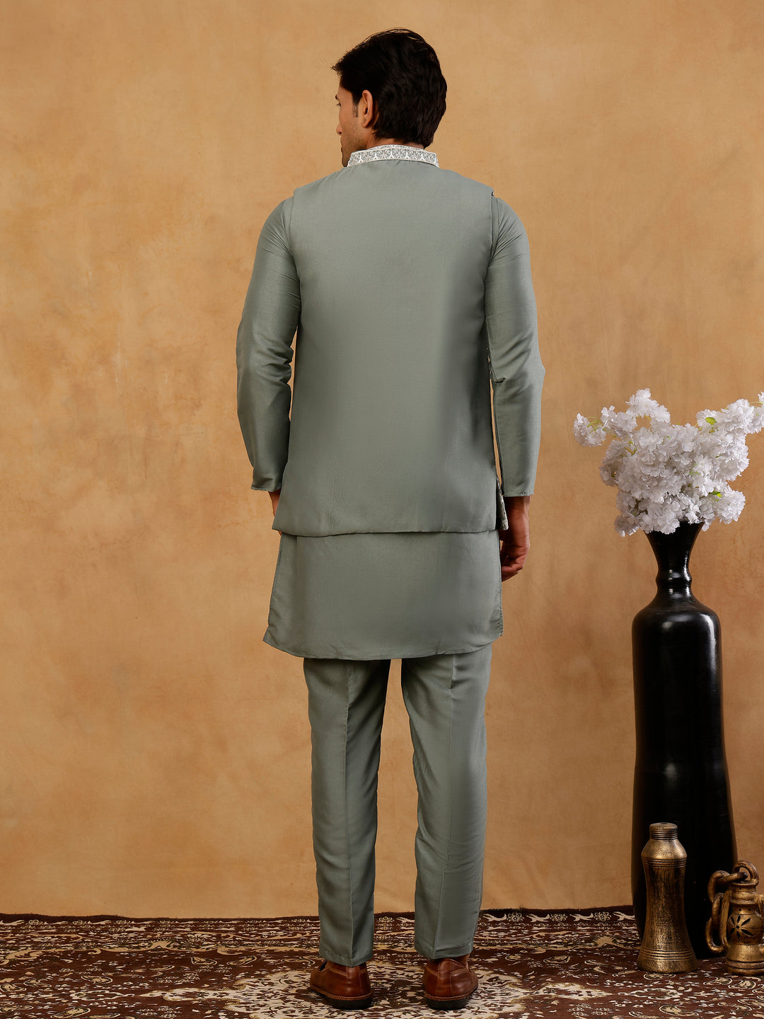 Men’S Kurta Pyjama With Embroidered Waistcoat