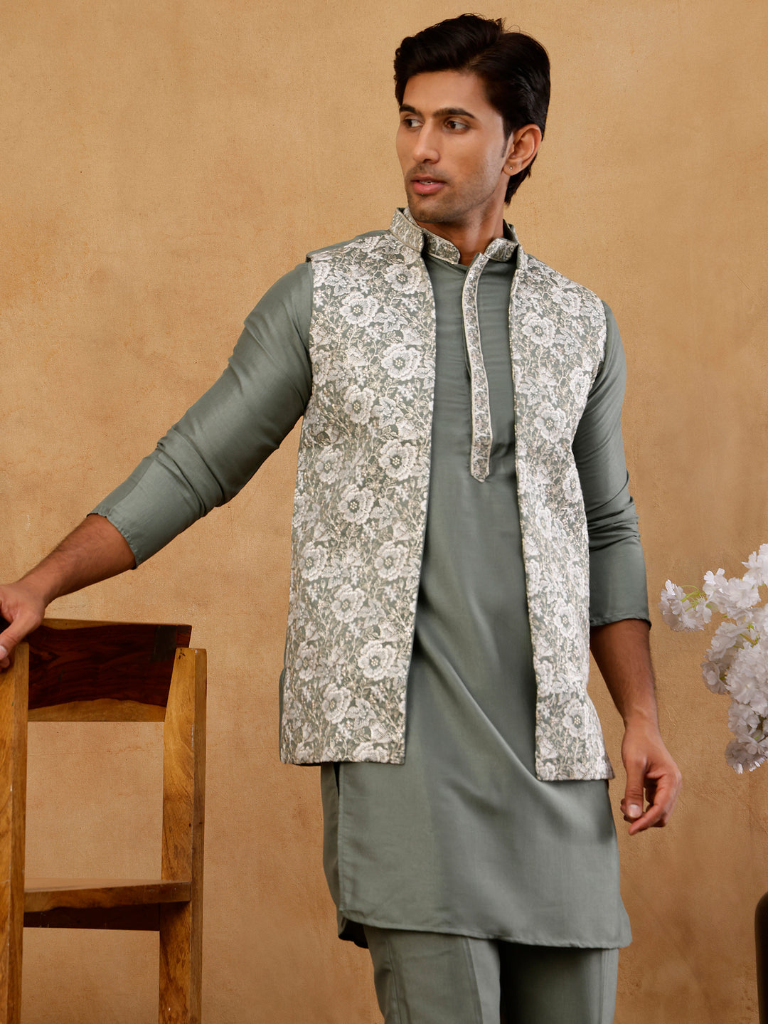 Men’S Kurta Pyjama With Embroidered Waistcoat