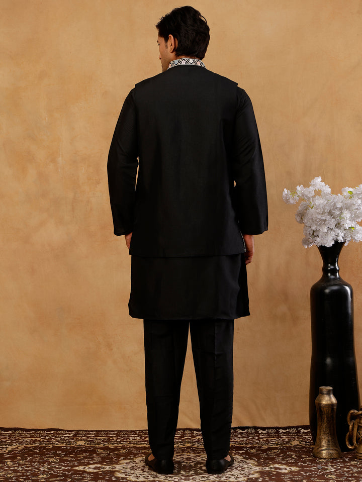 Kurta Pyjama Set With Floral Embroidered Waistcoat