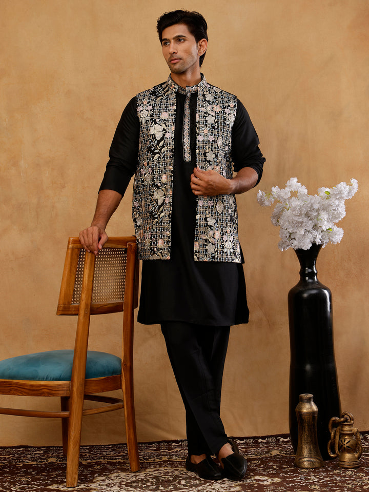 Kurta Pyjama Set With Floral Embroidered Waistcoat