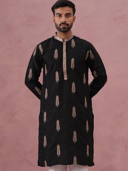 Men'S Silk Blend Embroidered Kurta