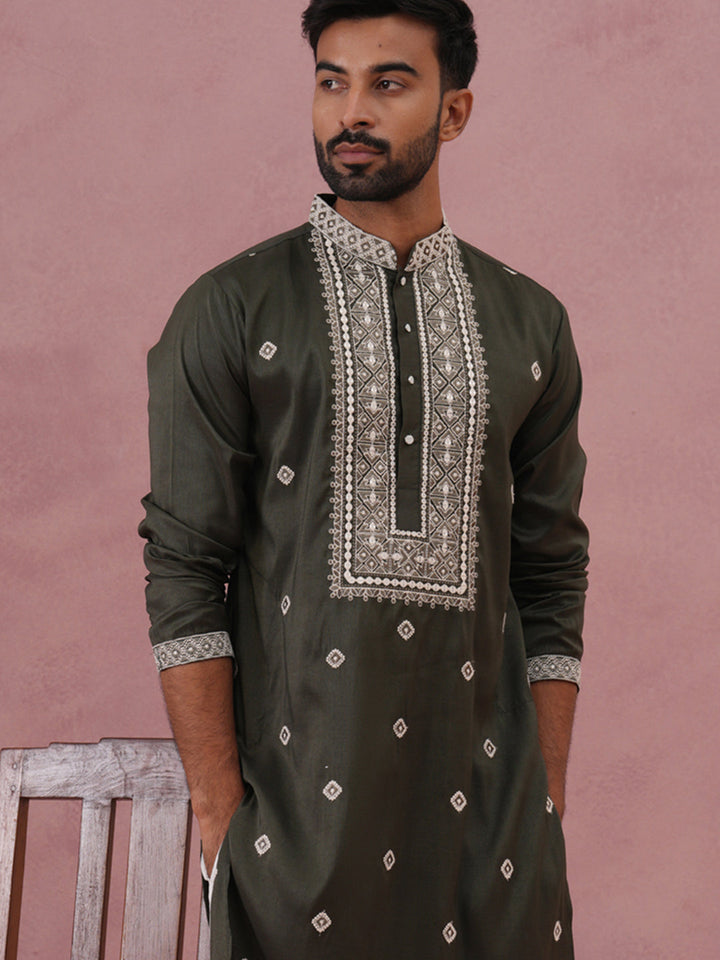 Men’S Ethnic Silk Blend Embroidered Kurta