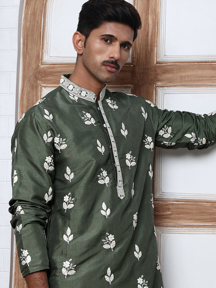Men’S Embroidered Silk Blend Kurta