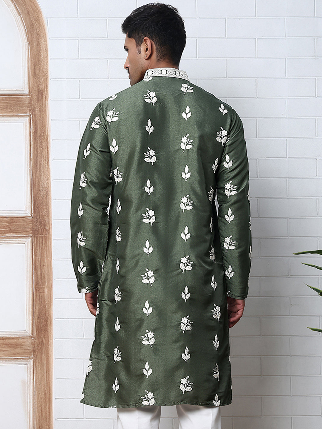 Men’S Embroidered Silk Blend Kurta