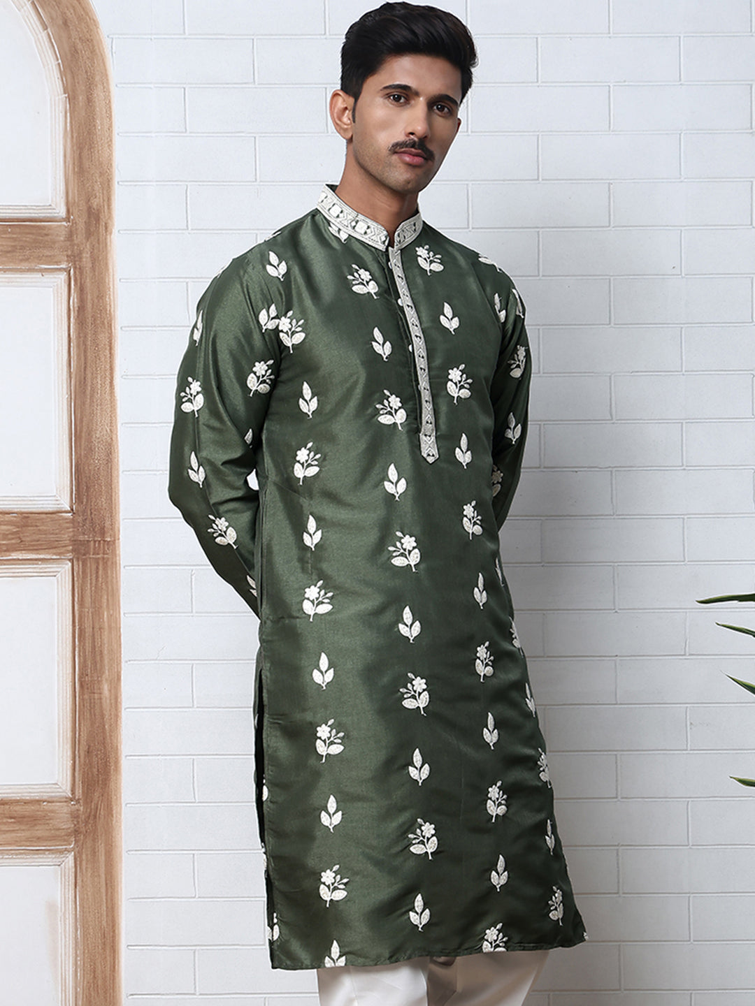 Men’S Embroidered Silk Blend Kurta