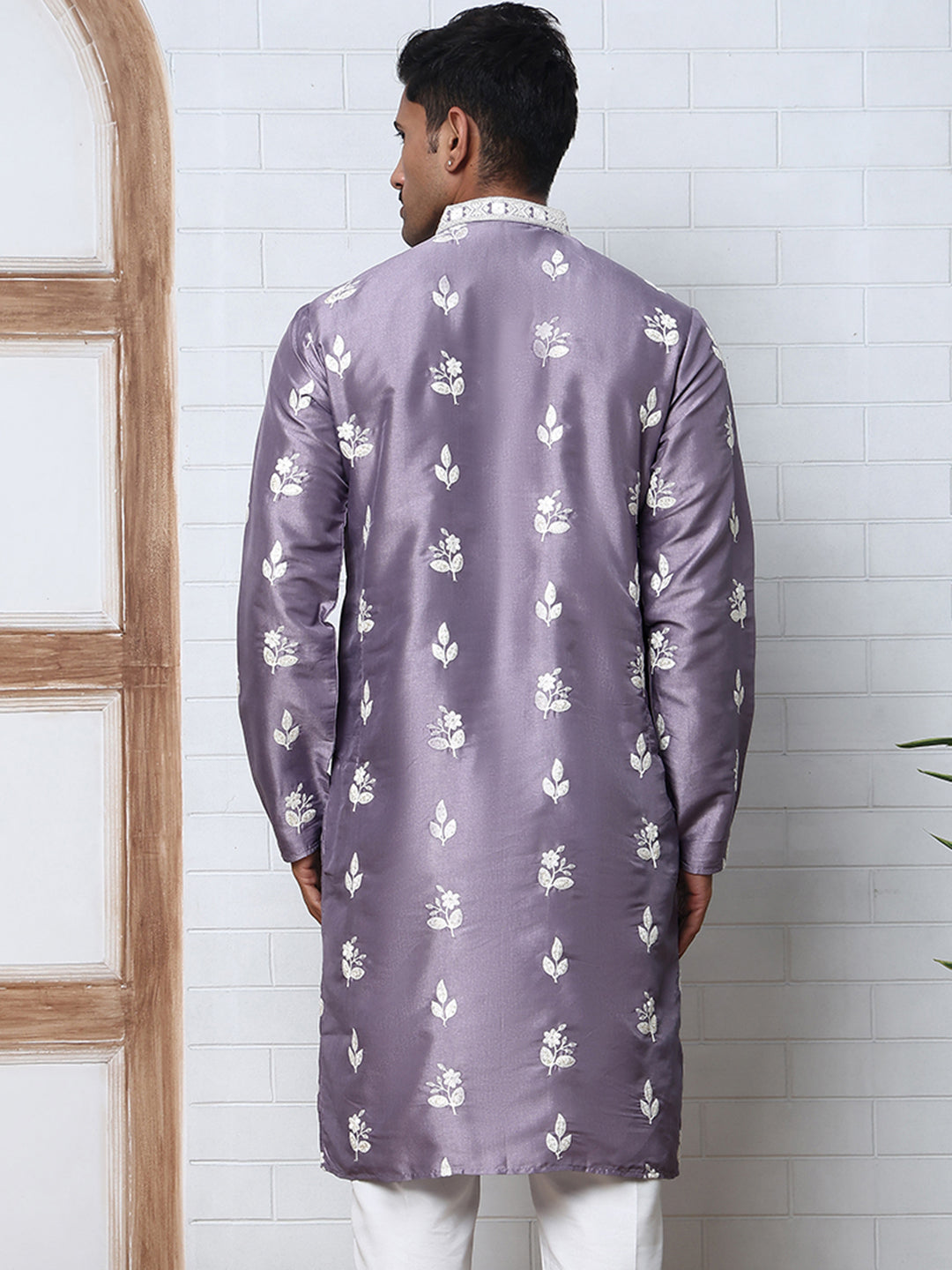 Men’S Embroidered Silk Blend Kurta