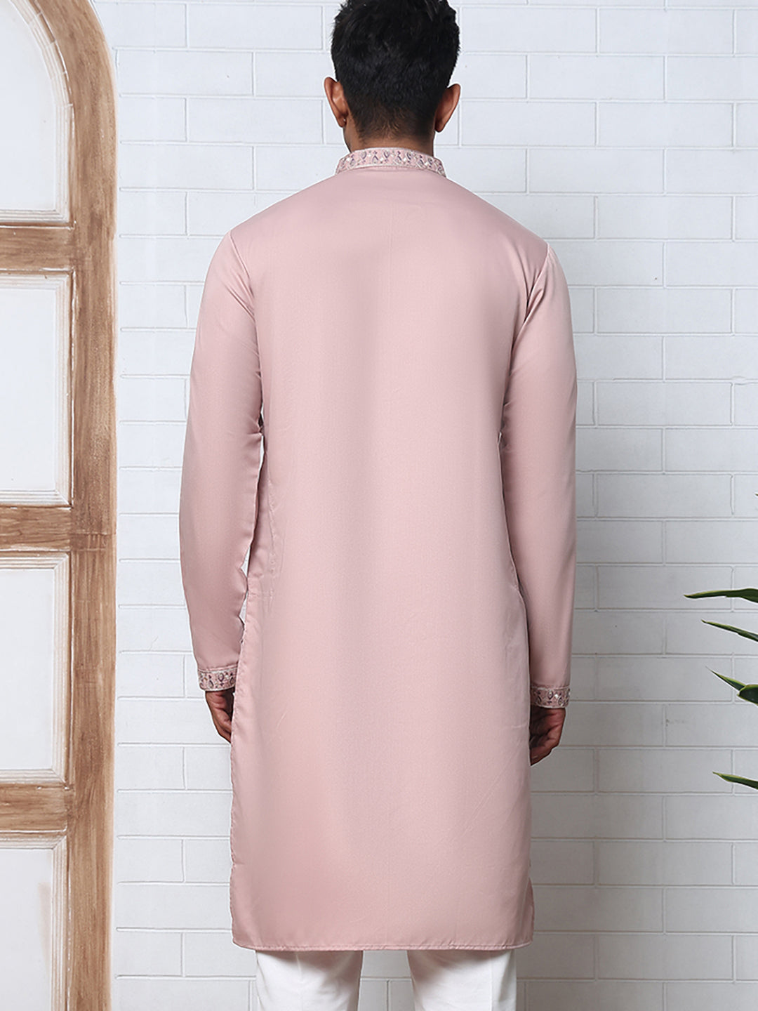 Men’S Silk Blend Embroidered Kurta