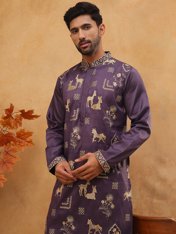 Men Silk Blend Kurta With Embroidery